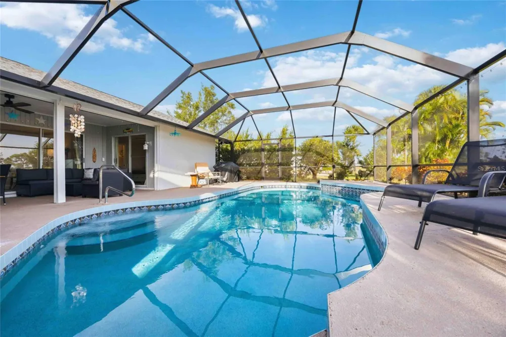 36 BUNKER CIRCLE Rotonda West, FL 33947