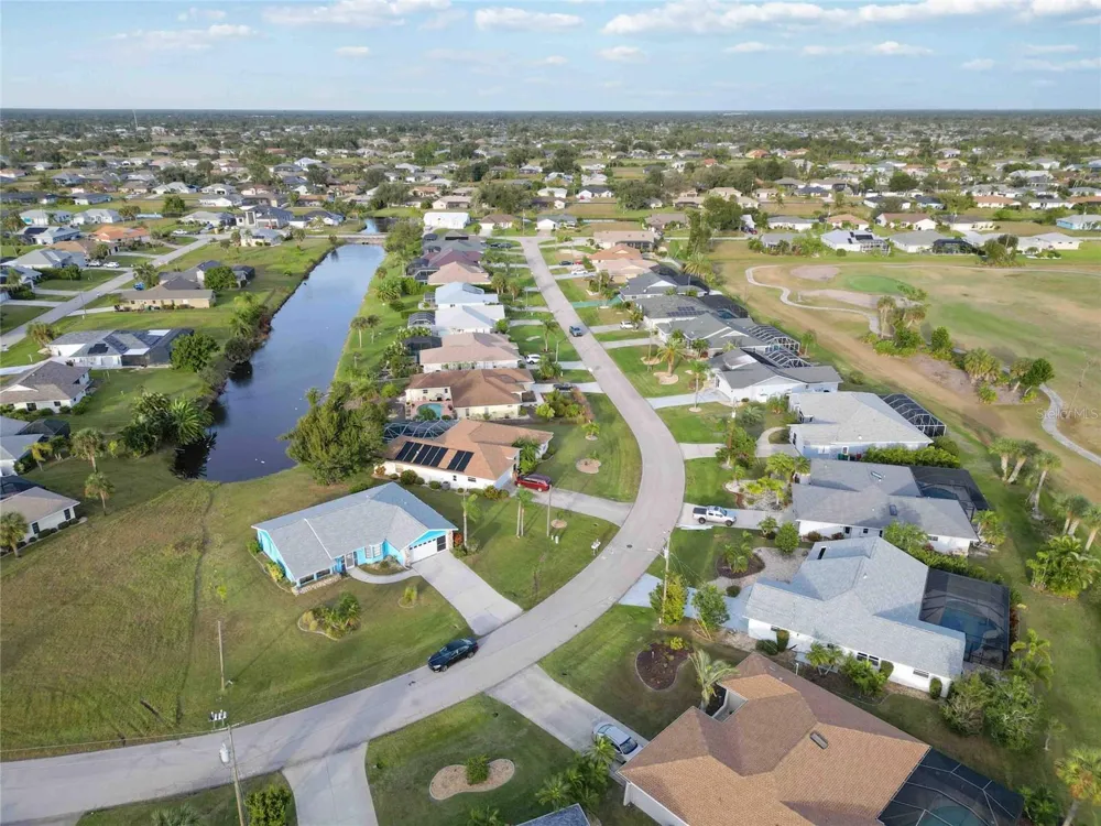 36 BUNKER CIRCLE Rotonda West, FL 33947
