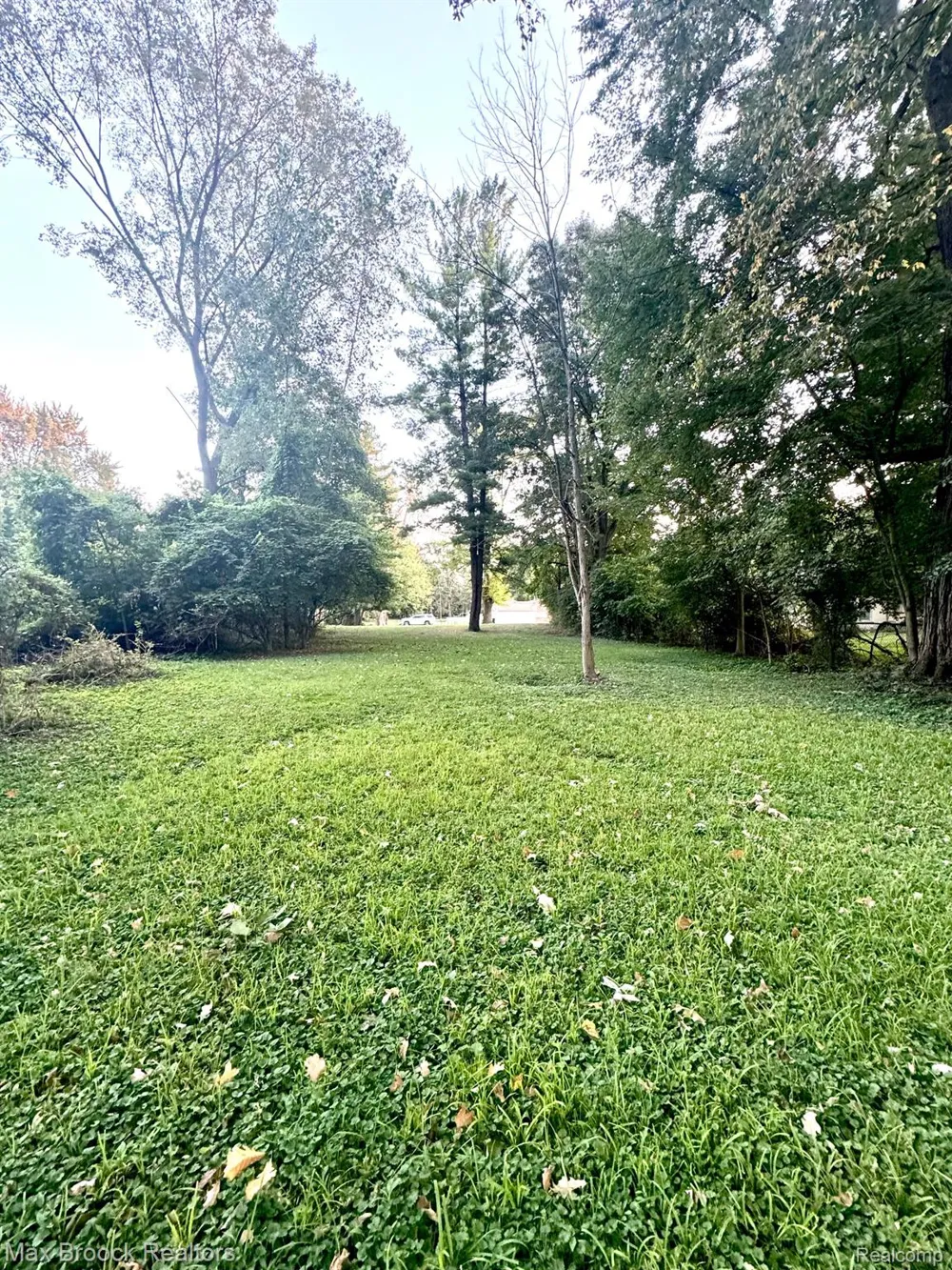 18656 Midway Avenue Southfield City, MI 48075