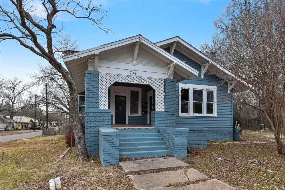 738 SW 1st Street Paris, TX 75460