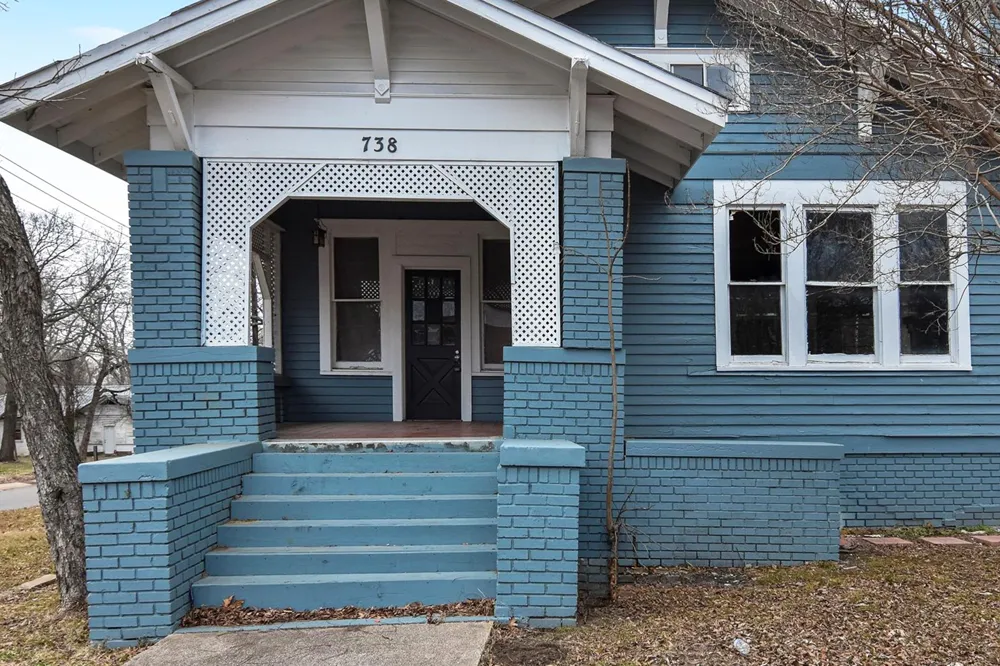 738 SW 1st Street Paris, TX 75460