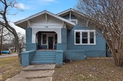 738 SW 1st Street