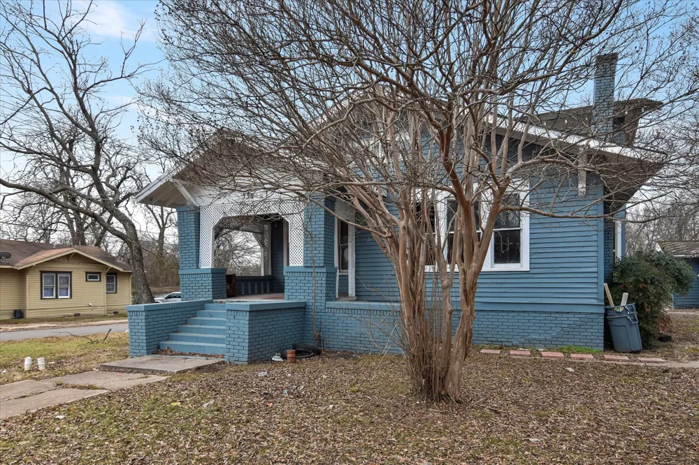 738 SW 1st Street Paris, TX 75460