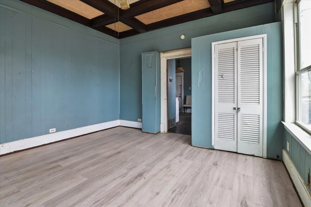 738 SW 1st Street Paris, TX 75460