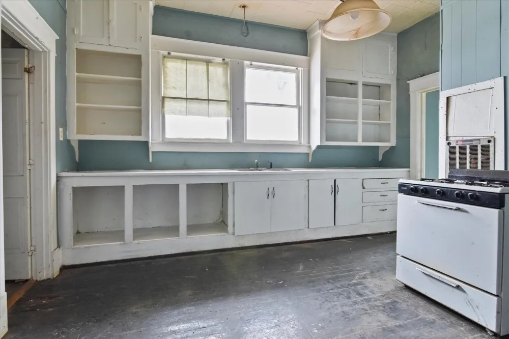 738 SW 1st Street Paris, TX 75460