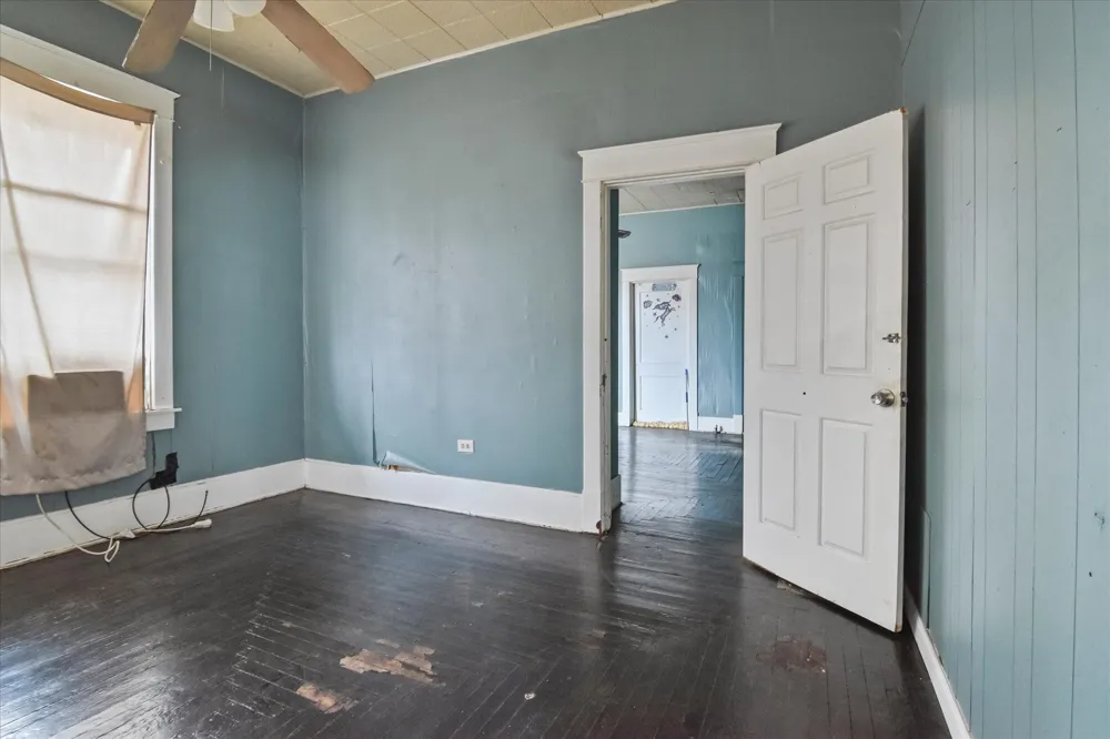 738 SW 1st Street Paris, TX 75460