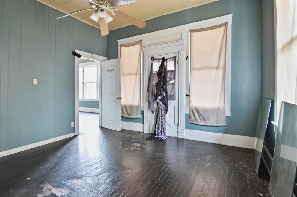 738 SW 1st Street Paris, TX 75460