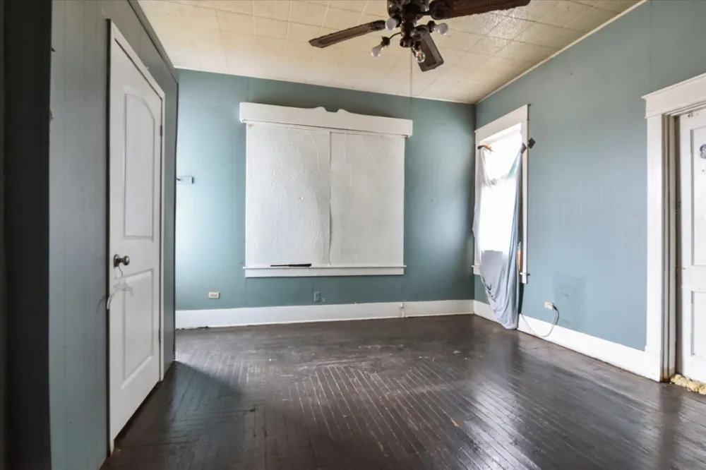738 SW 1st Street Paris, TX 75460
