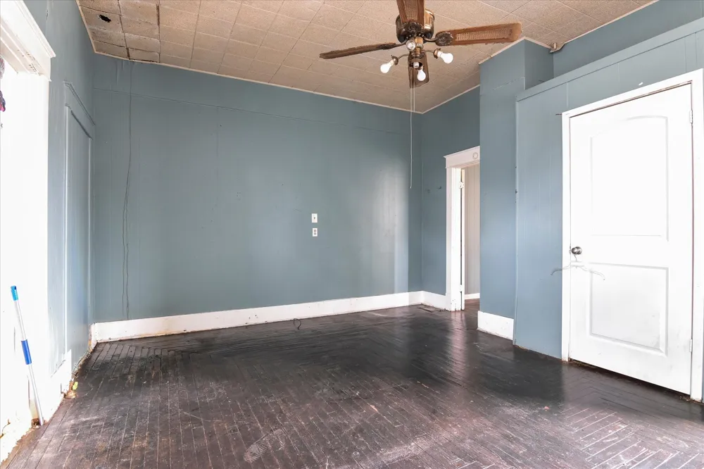 738 SW 1st Street Paris, TX 75460