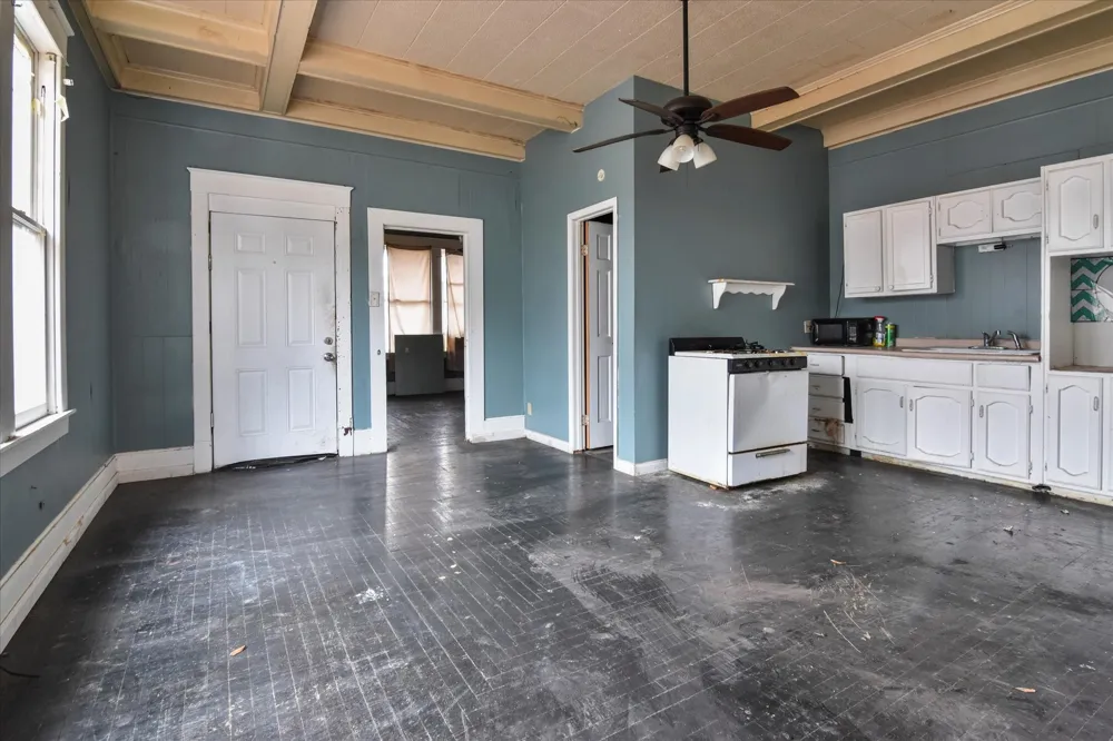 738 SW 1st Street Paris, TX 75460
