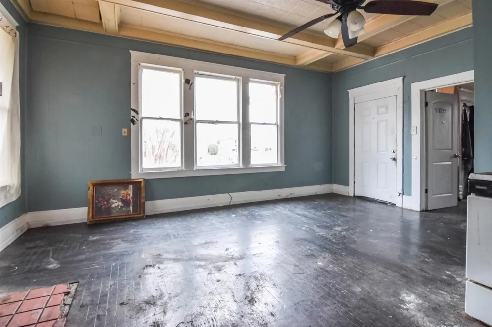 738 SW 1st Street Paris, TX 75460