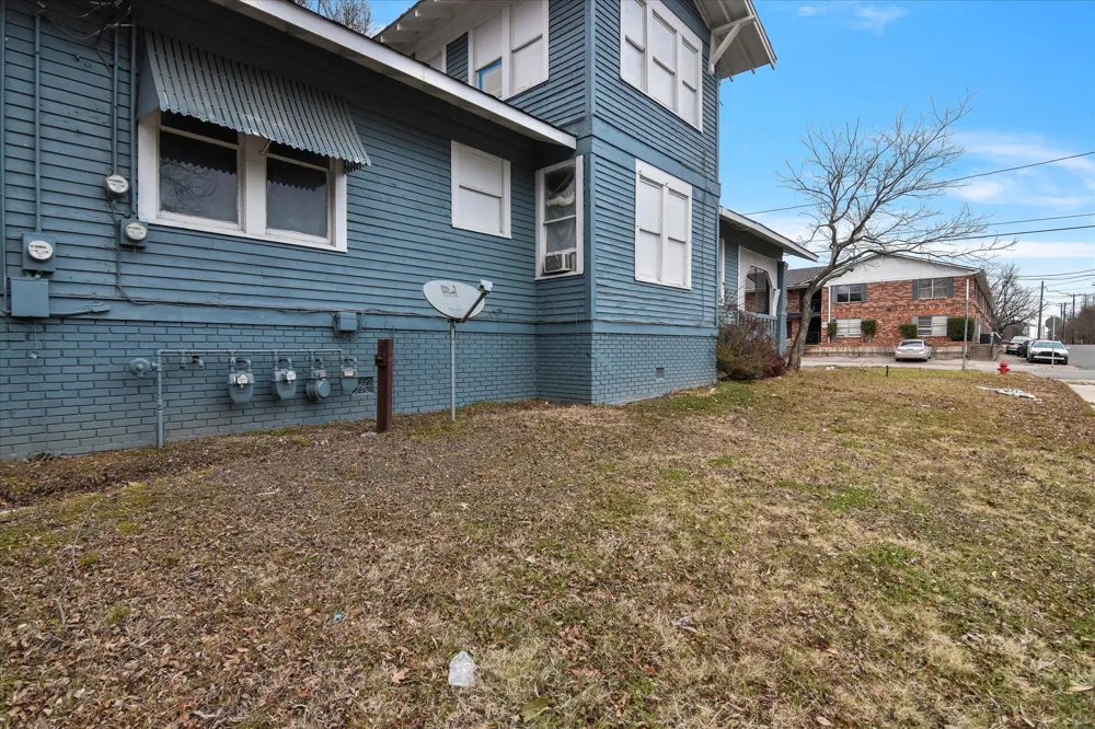 738 SW 1st Street Paris, TX 75460
