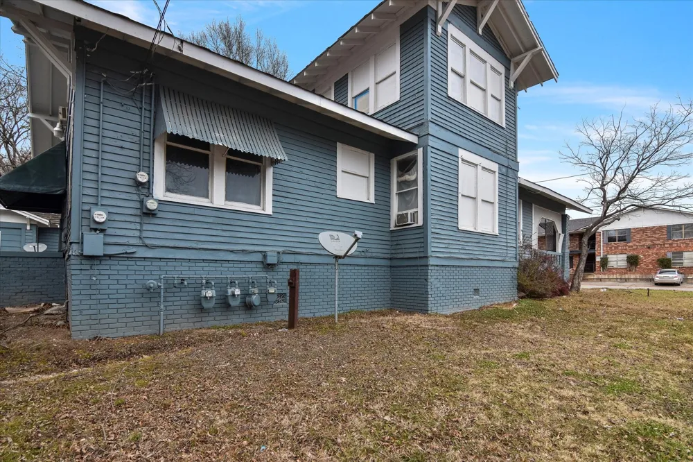 738 SW 1st Street Paris, TX 75460