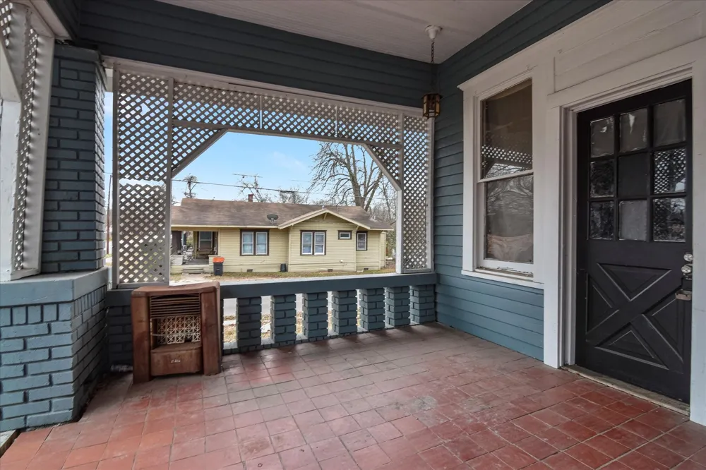 738 SW 1st Street Paris, TX 75460