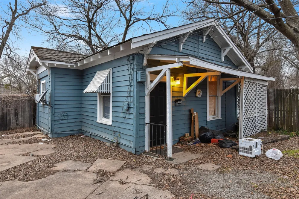738 SW 1st Street Paris, TX 75460