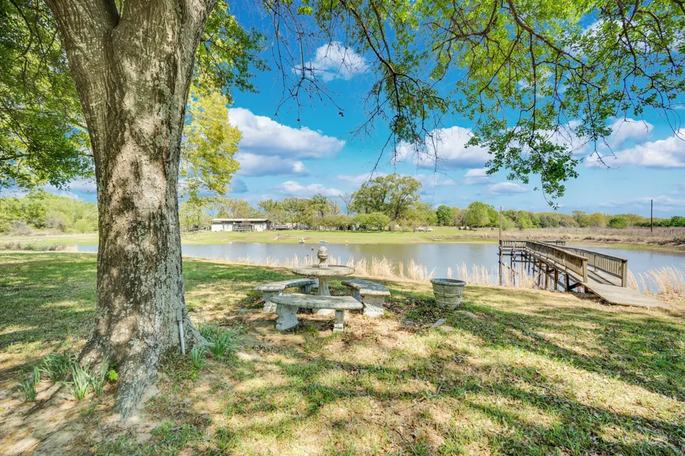 321 Rs County Road 3310 Emory, TX 75440