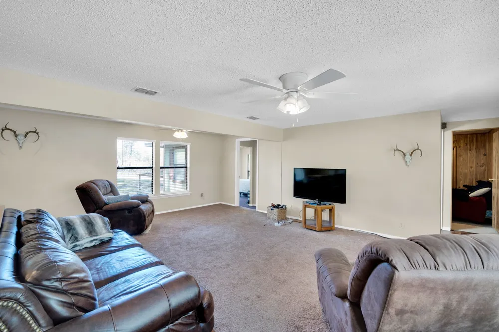 321 Rs County Road 3310 Emory, TX 75440