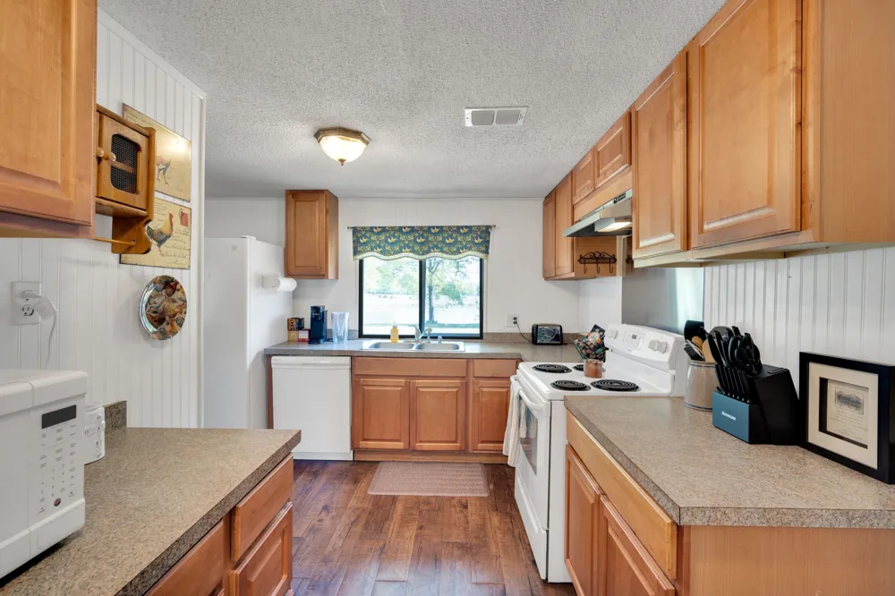 321 Rs County Road 3310 Emory, TX 75440