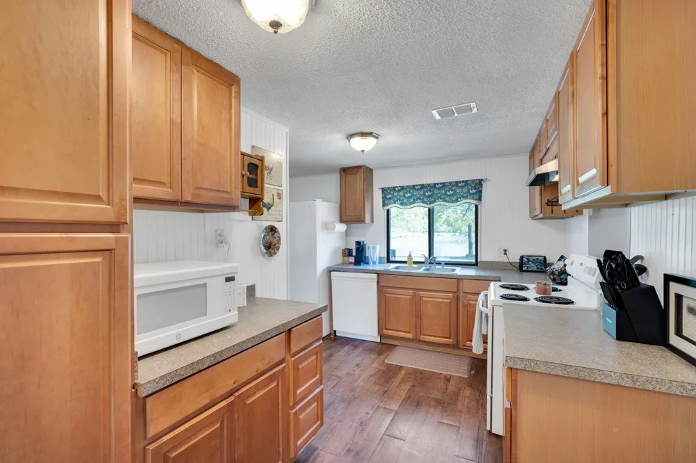 321 Rs County Road 3310 Emory, TX 75440
