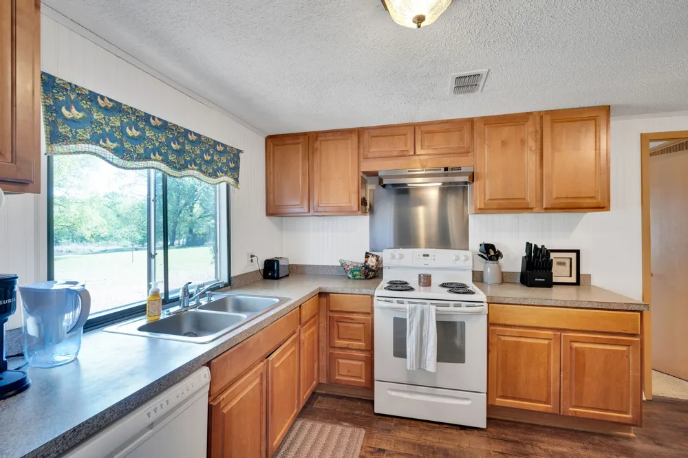 321 Rs County Road 3310 Emory, TX 75440
