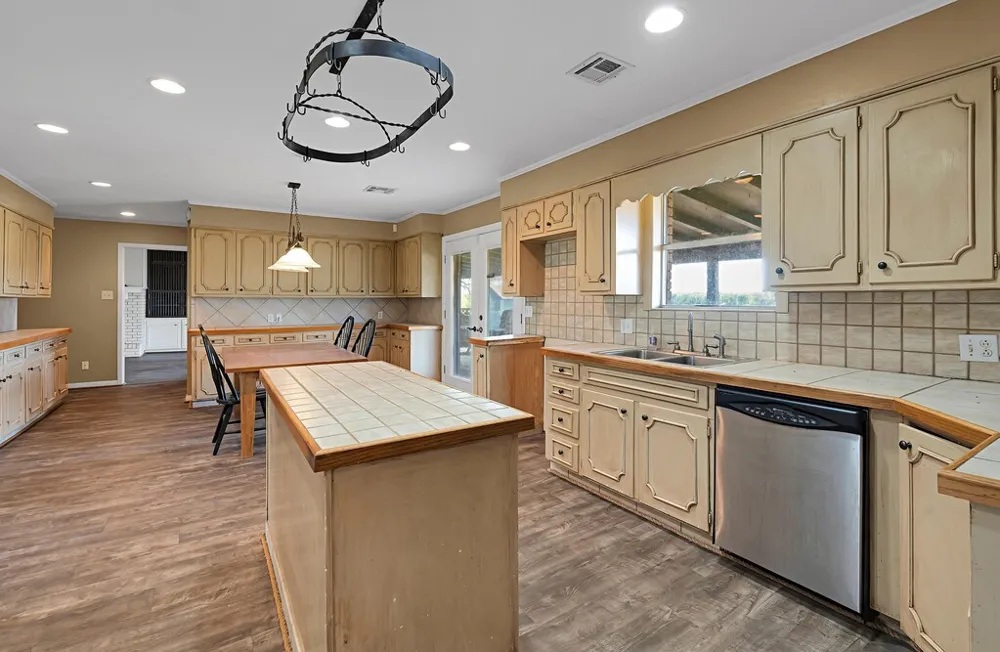 596 Saffle Road Robinson, TX 76706