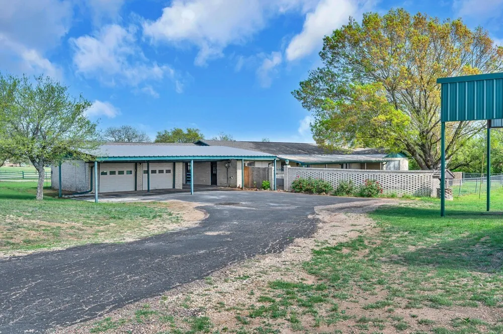 596 Saffle Road Robinson, TX 76706