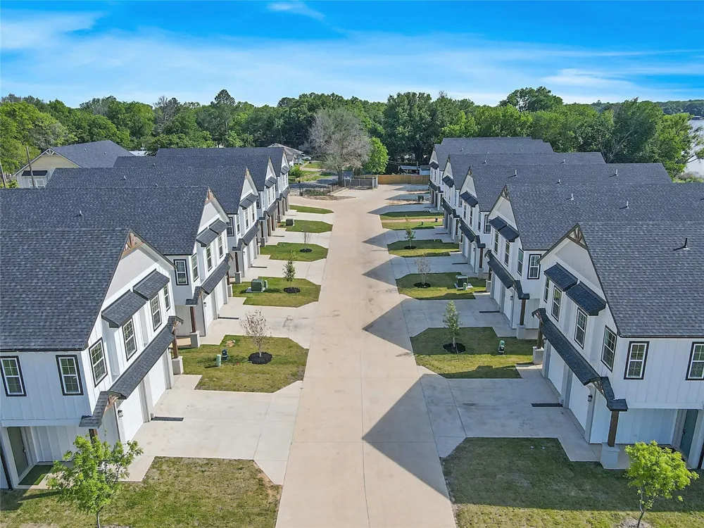 1319 W Main Street #1 Gun Barrel City, TX 75156