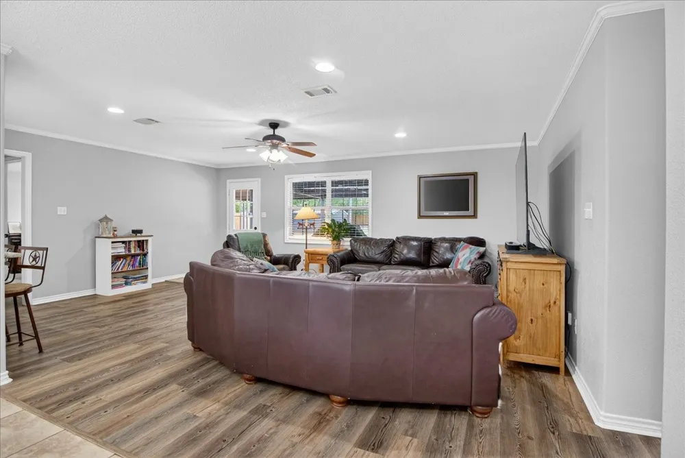 383 Overlook Valley Mills, TX 76689