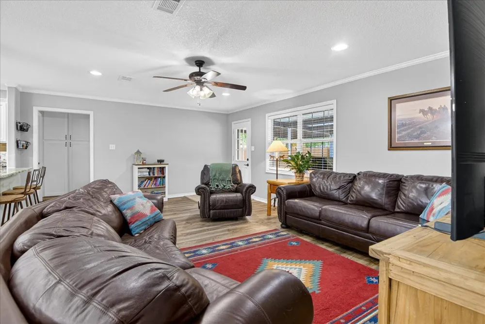 383 Overlook Valley Mills, TX 76689