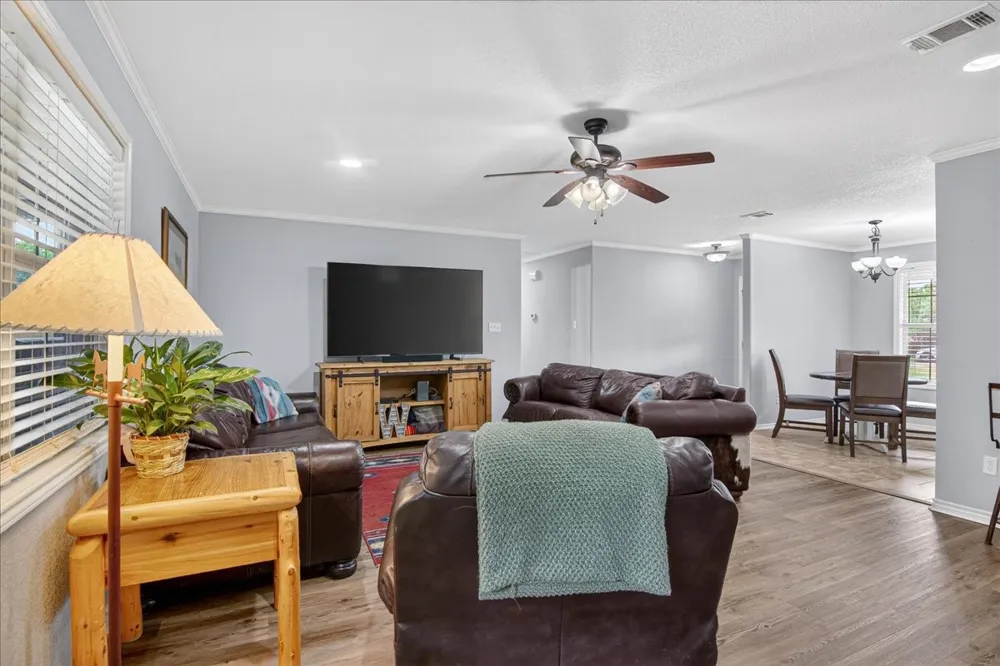 383 Overlook Valley Mills, TX 76689