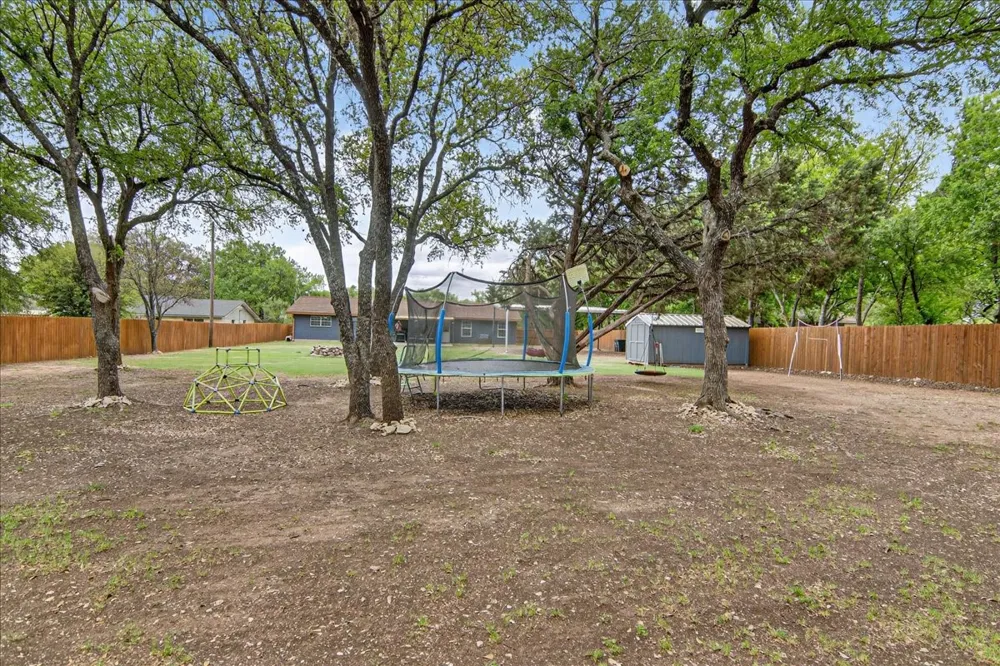 383 Overlook Valley Mills, TX 76689