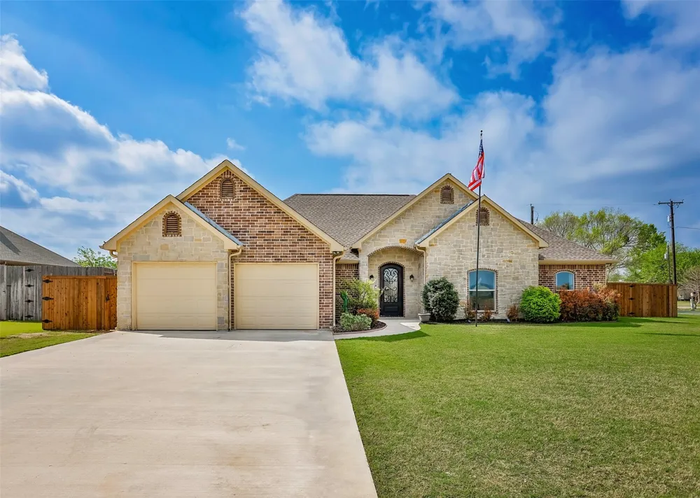 700 Mary Lee Lane Collinsville, TX 76233