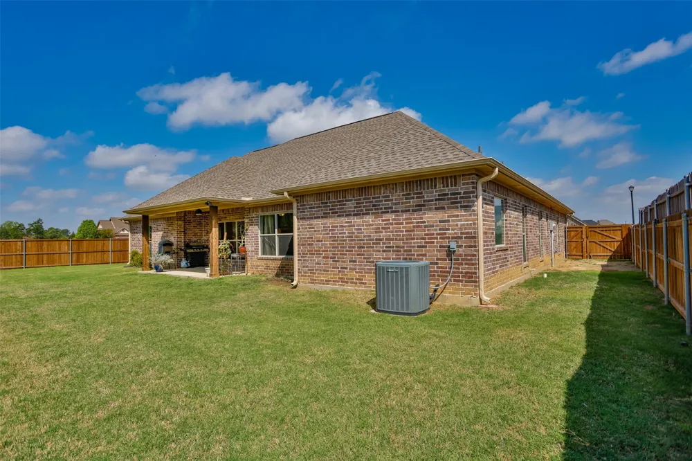 700 Mary Lee Lane Collinsville, TX 76233