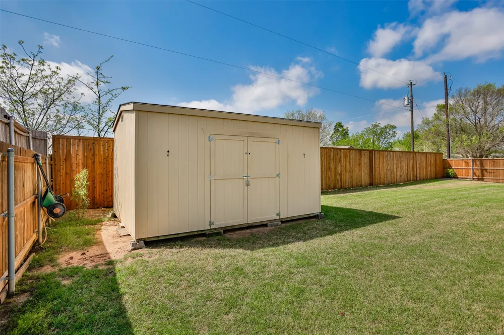 700 Mary Lee Lane Collinsville, TX 76233