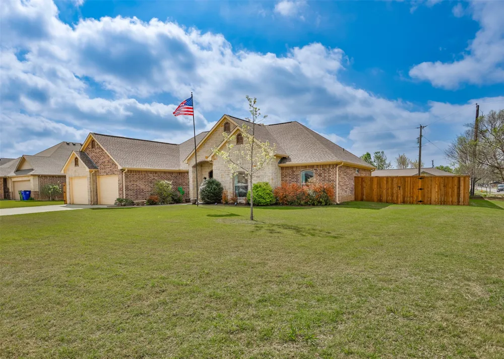 700 Mary Lee Lane Collinsville, TX 76233
