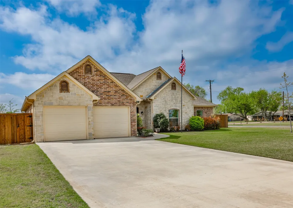 700 Mary Lee Lane Collinsville, TX 76233