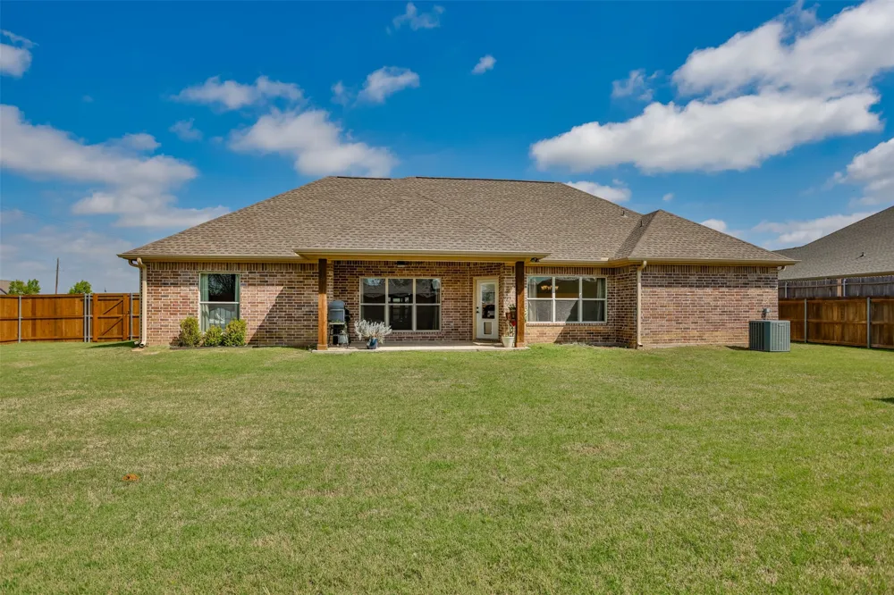 700 Mary Lee Lane Collinsville, TX 76233