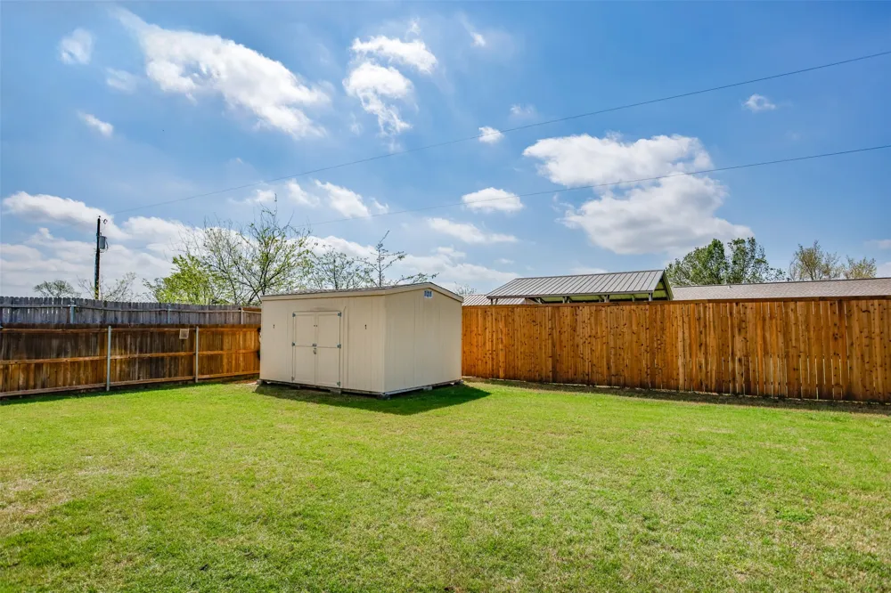 700 Mary Lee Lane Collinsville, TX 76233