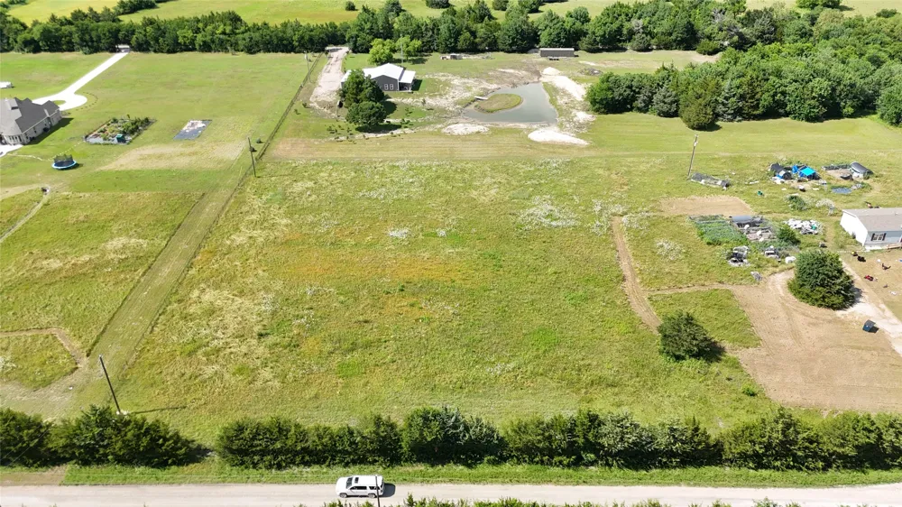 1676 County Road 4668 Trenton, TX 75490