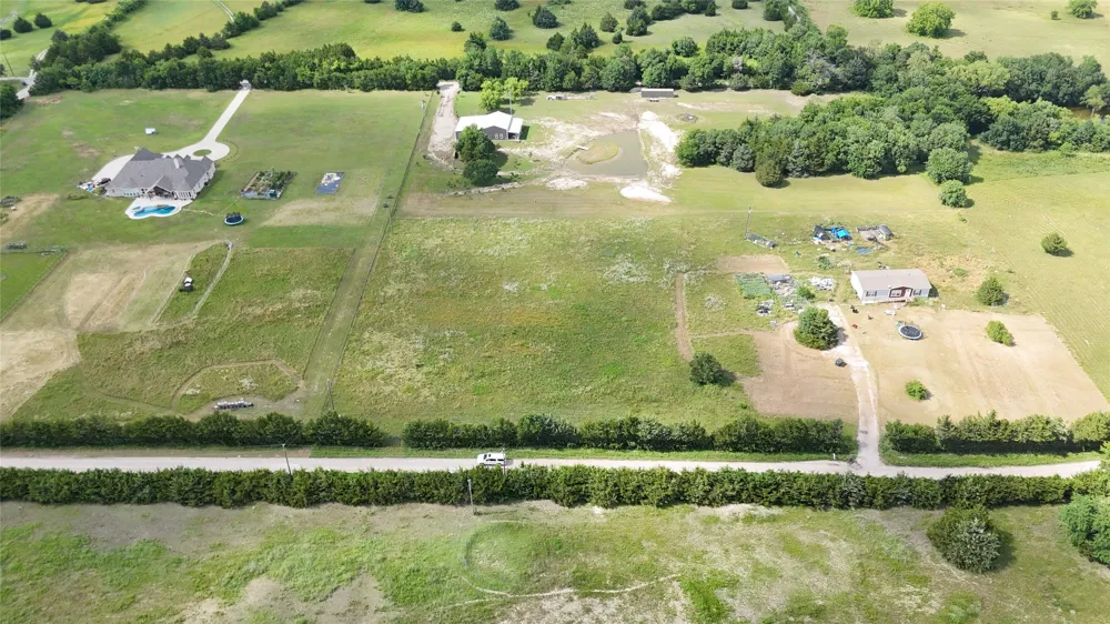1676 County Road 4668 Trenton, TX 75490