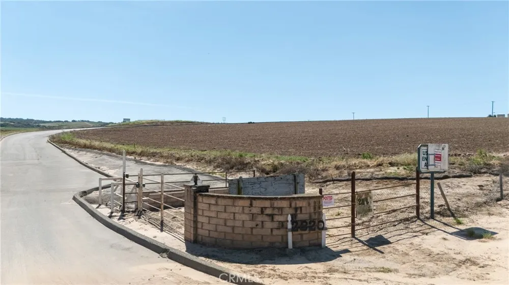 E Clark Ave Santa Maria, CA 93455