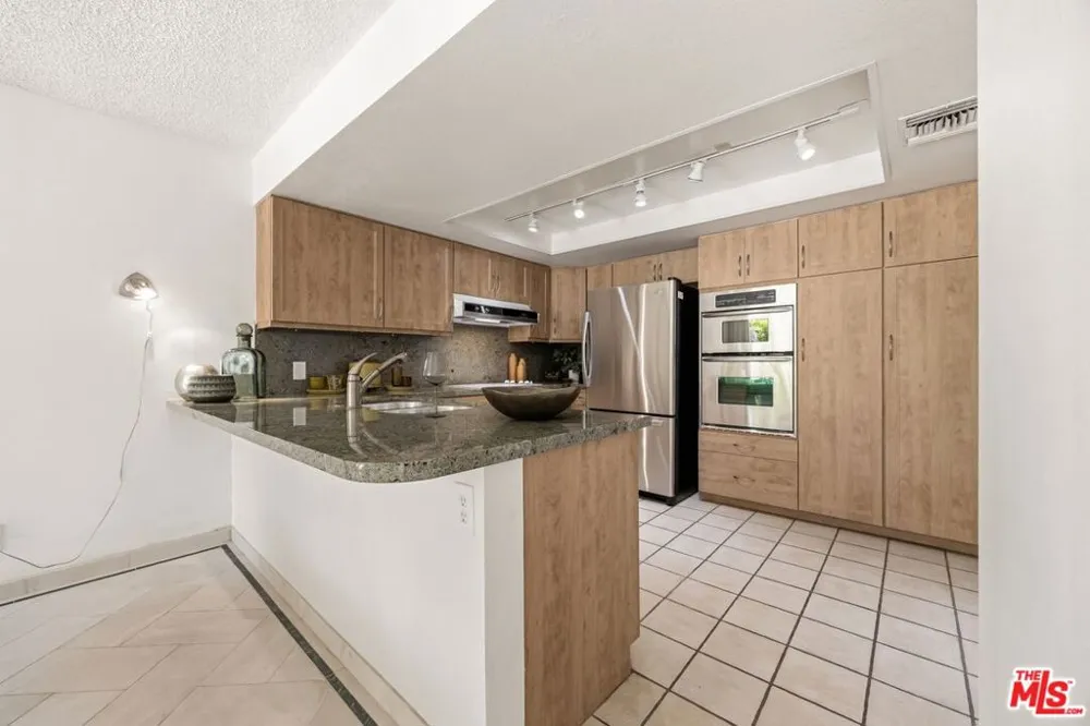 2075 S Ramitas Way Palm Springs, CA 92264