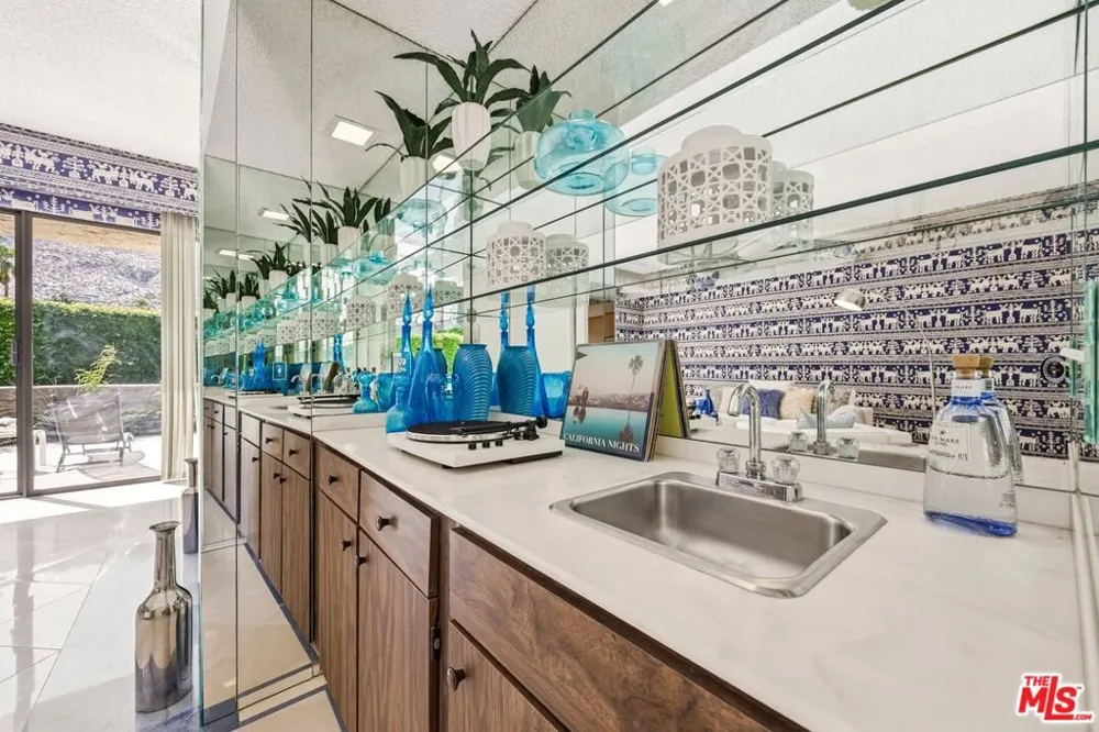 2075 S Ramitas Way Palm Springs, CA 92264