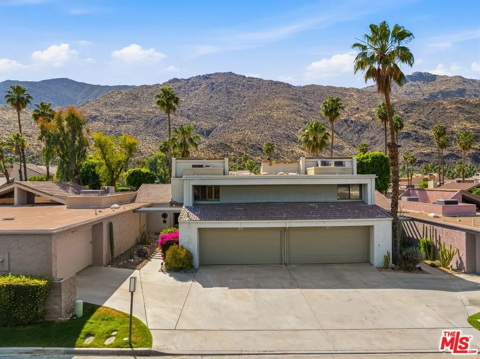 2075 S Ramitas Way Palm Springs, CA 92264