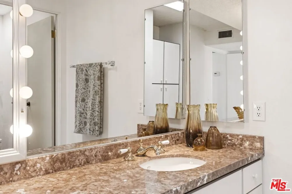 2075 S Ramitas Way Palm Springs, CA 92264