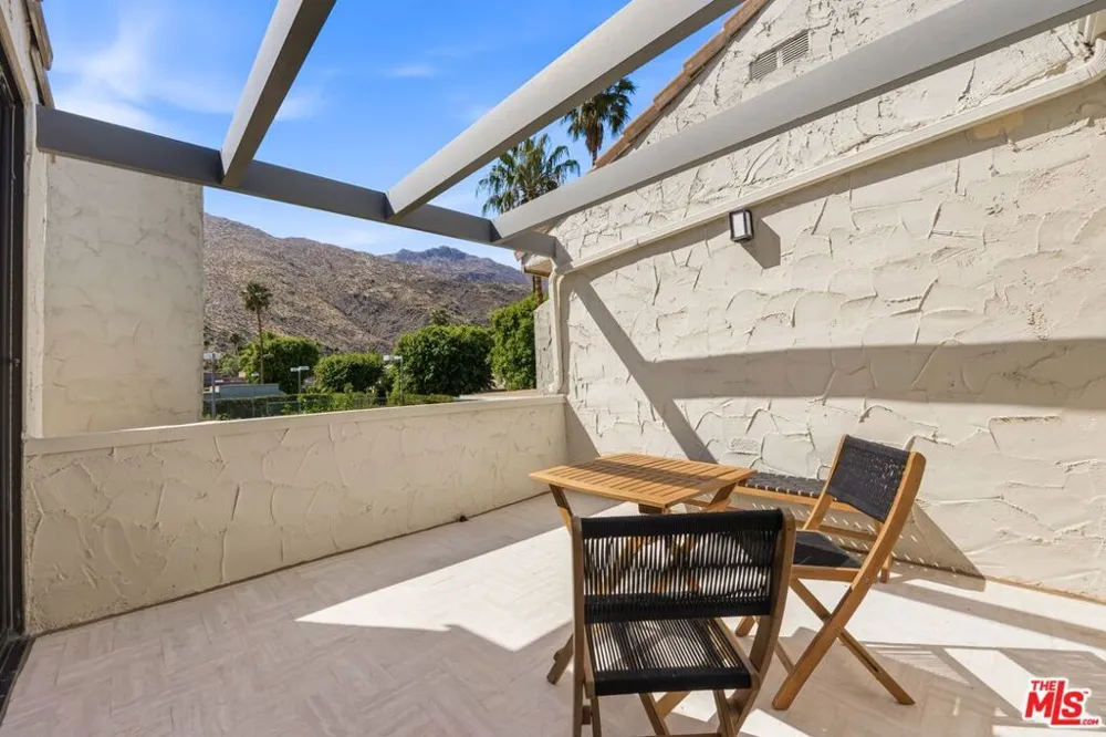 2075 S Ramitas Way Palm Springs, CA 92264