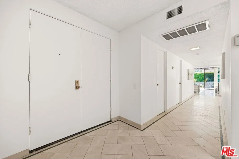 2075 S Ramitas Way Palm Springs, CA 92264