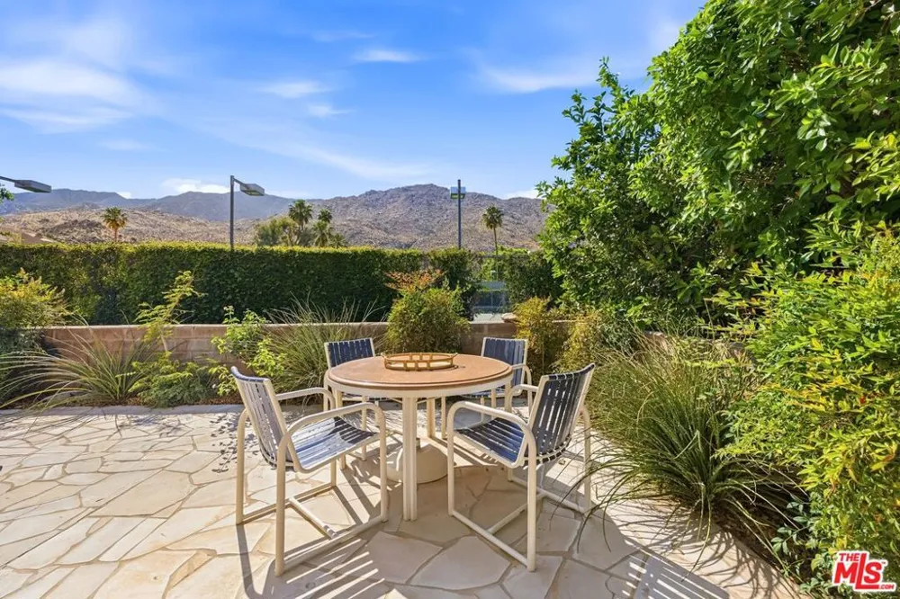 2075 S Ramitas Way Palm Springs, CA 92264