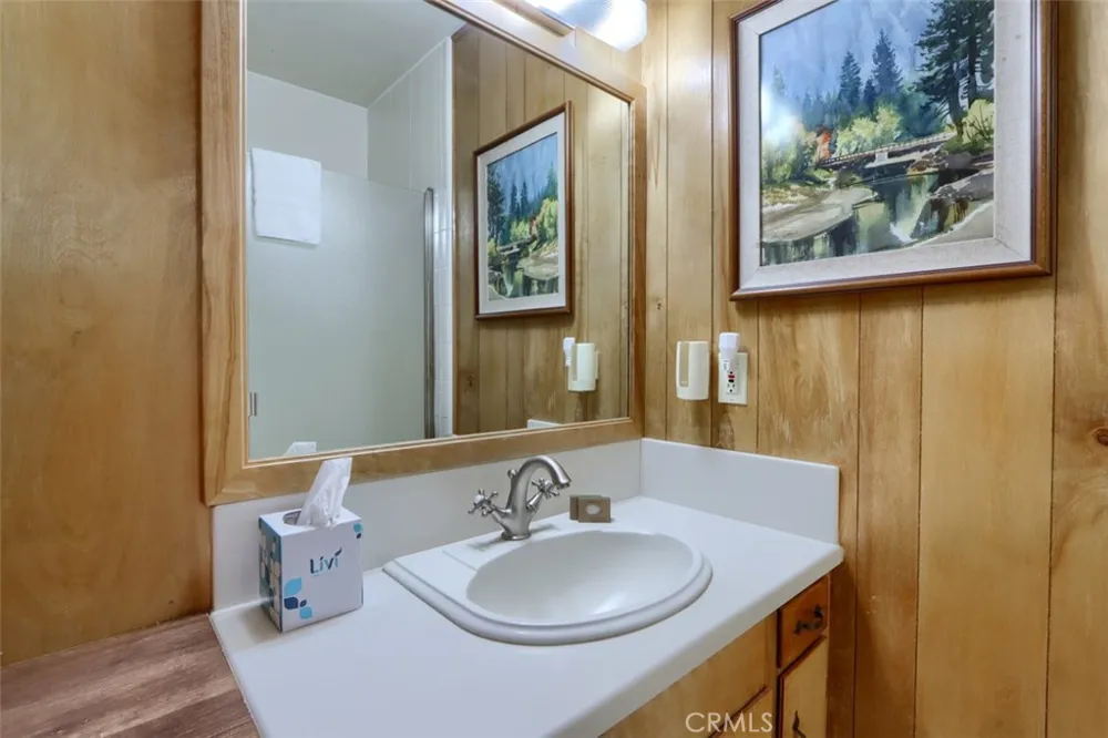 2580 River Wawona, CA 95389
