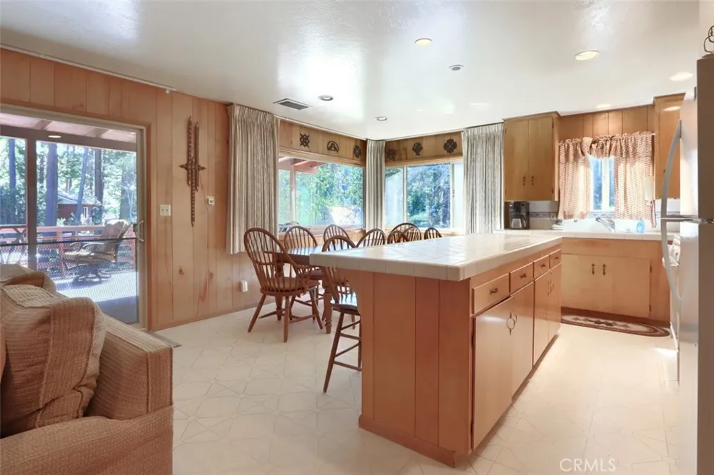 2580 River Wawona, CA 95389
